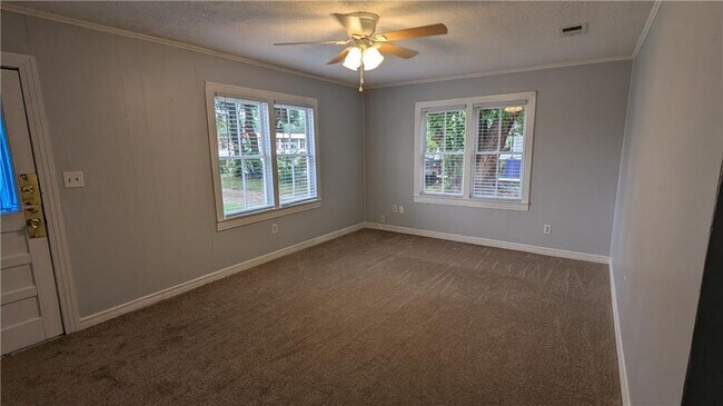 Building Photo - 618 St Marys Dr