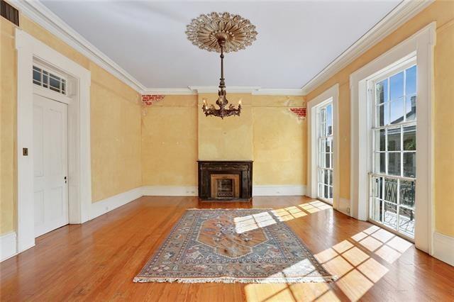 Building Photo - 824 Royal St