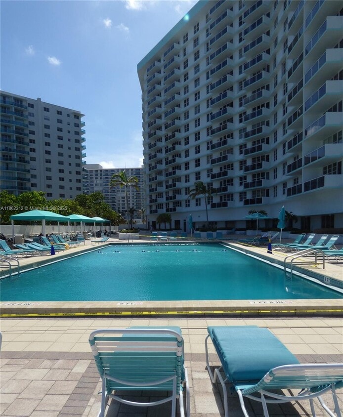 Foto principal - 3725 S Ocean Dr