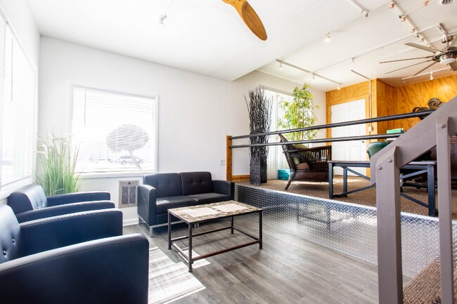 Foto del edificio - 210 E North St