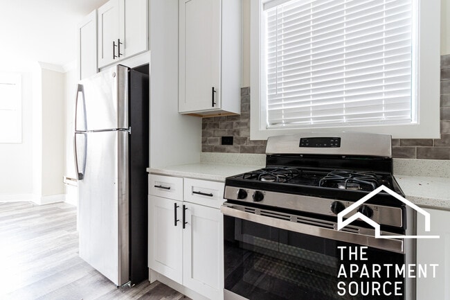 Building Photo - 3837 N Greenview Ave