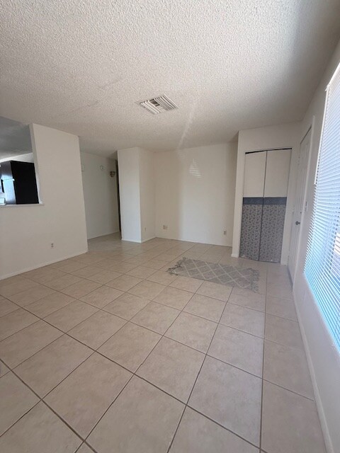 Foto del edificio - 1131 W Ross Ave