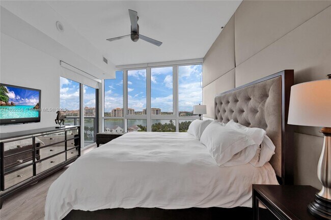 Foto del edificio - 100 South Pointe Dr