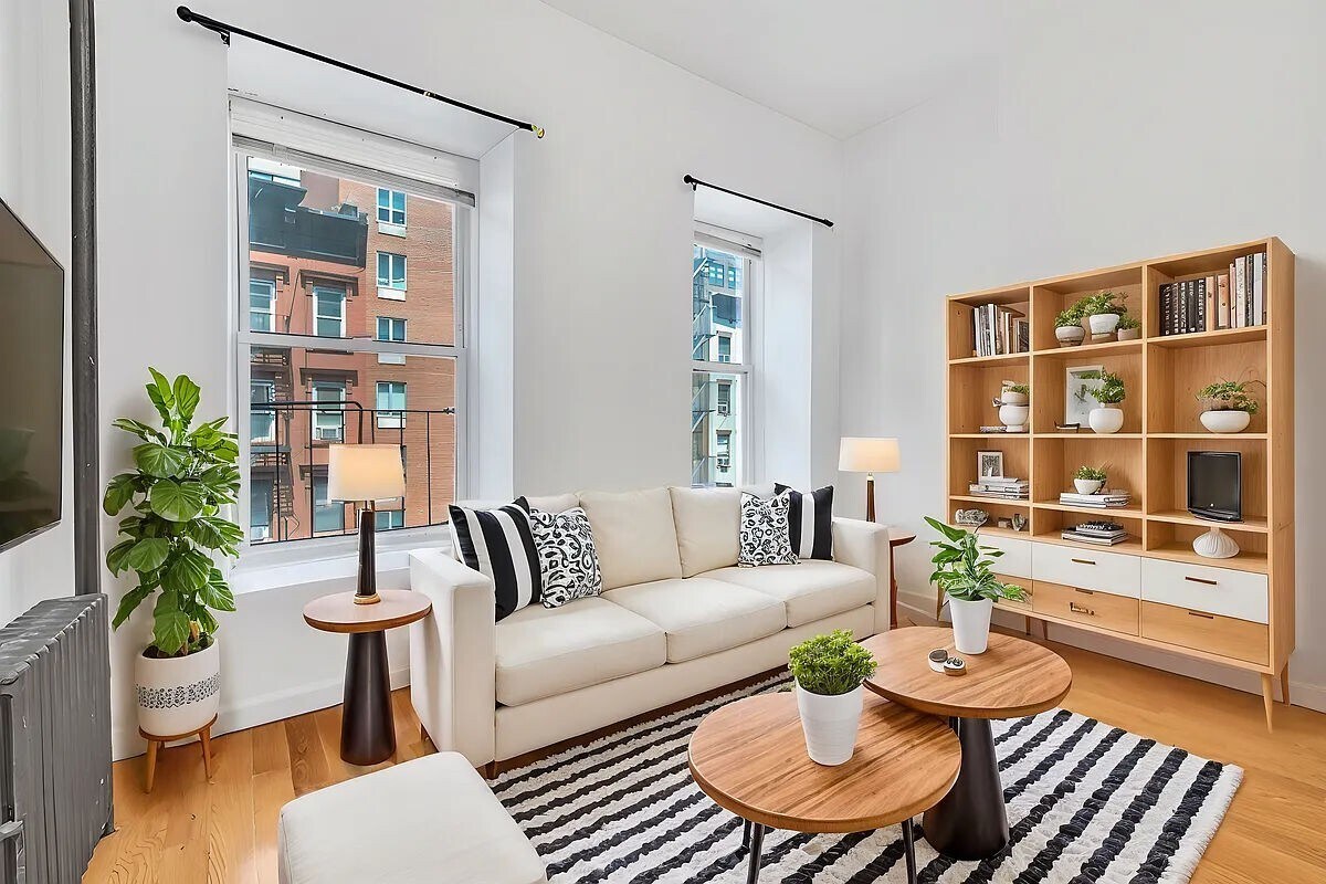 Primary Photo - 454 W 36th St.