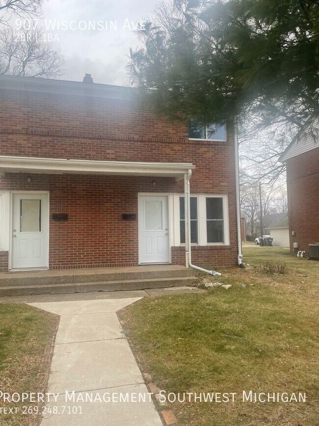 Newly remodeled duplex in downtown St. Joseph House Rental in St
