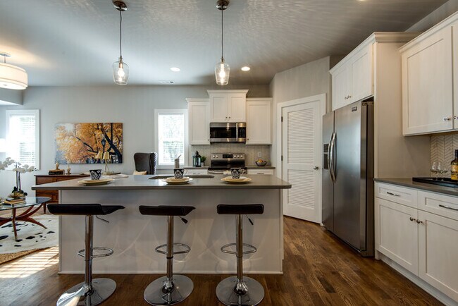 Building Photo - Modern 2 Bed 2 Bath House in The Nations!