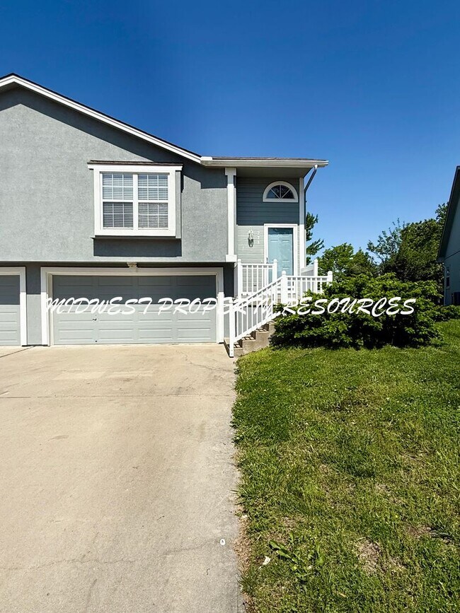 Building Photo - Amazing 3 Bedroom Townhouse!