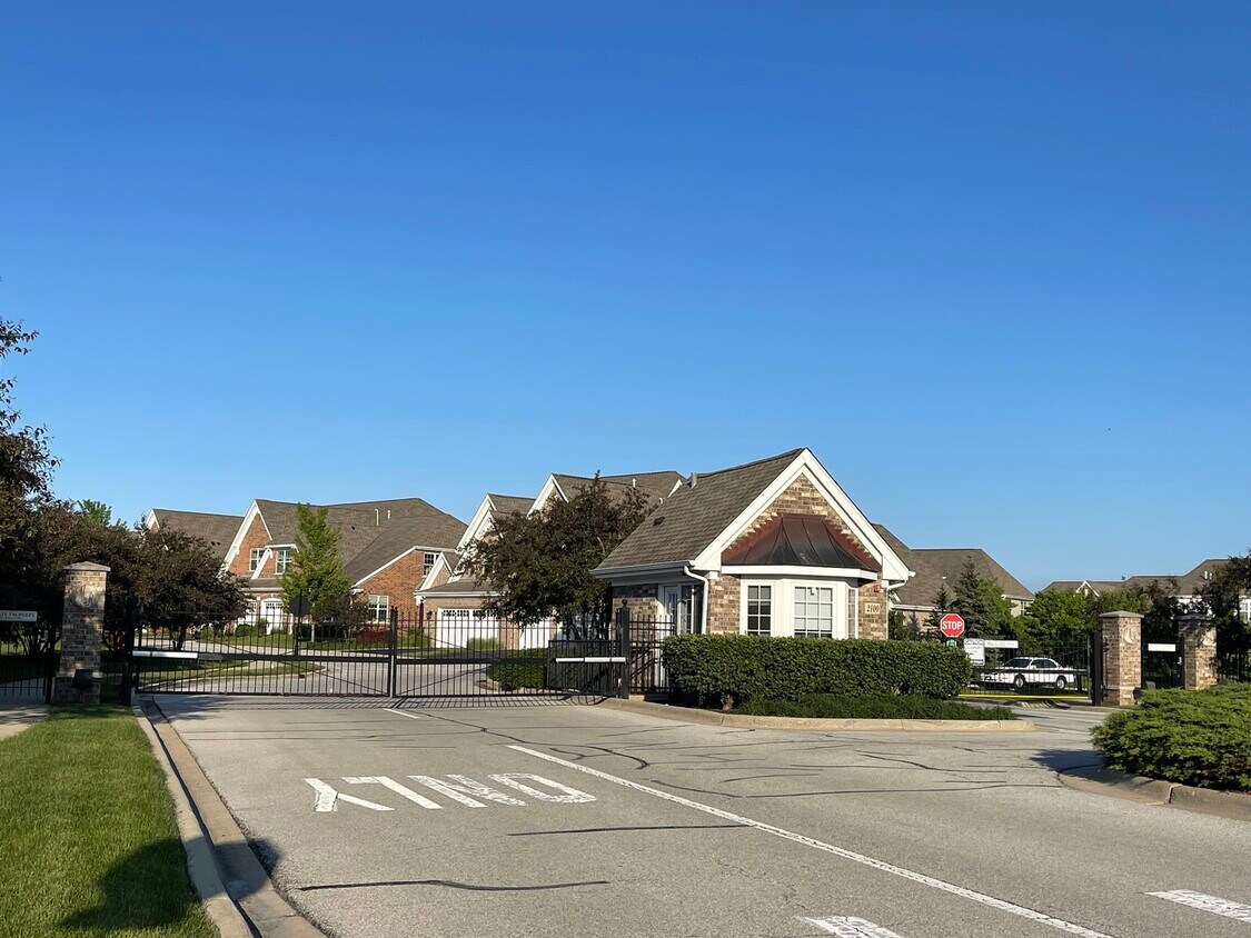 2170 Washington Dr, Northbrook, IL 60062 Condo for Rent in Northbrook