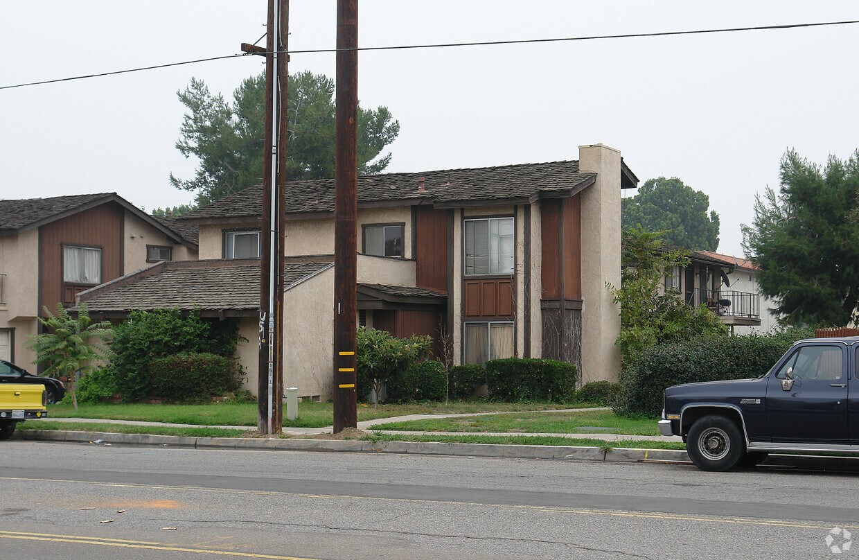 Primary Photo - 565 S Parker St