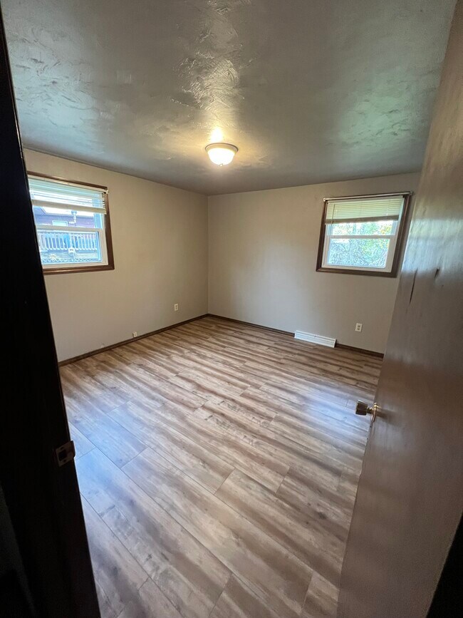 Building Photo - 3076 Glendale Ave