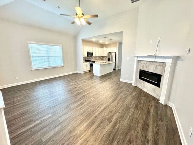 Foto del edificio - Now Leasing in Somerville- 4-Bedroom 3 Bat...
