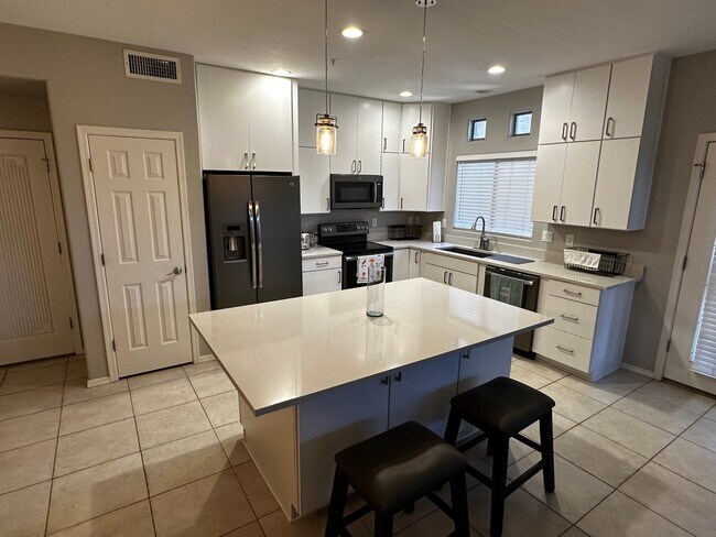 Building Photo - 9100 E Raintree Dr