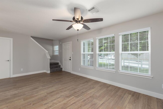Building Photo - 6815 Kingwood Glen Dr