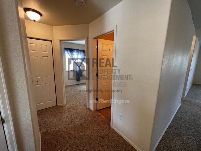 Foto del edificio - 2214 Ballard Ln