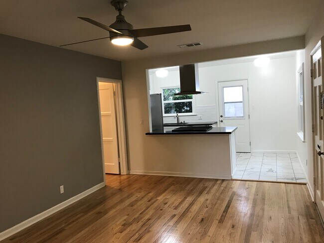 Foto del edificio - 143 N Maple St