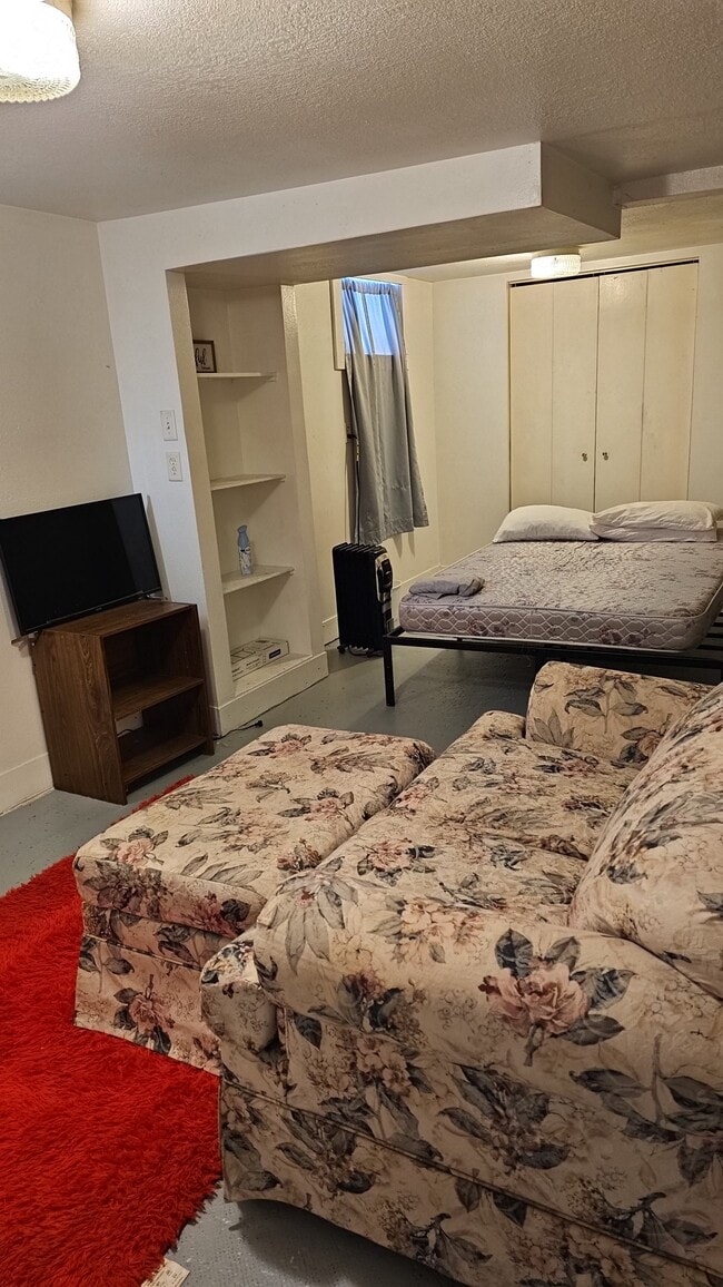 Building Photo - 120 S 14th St