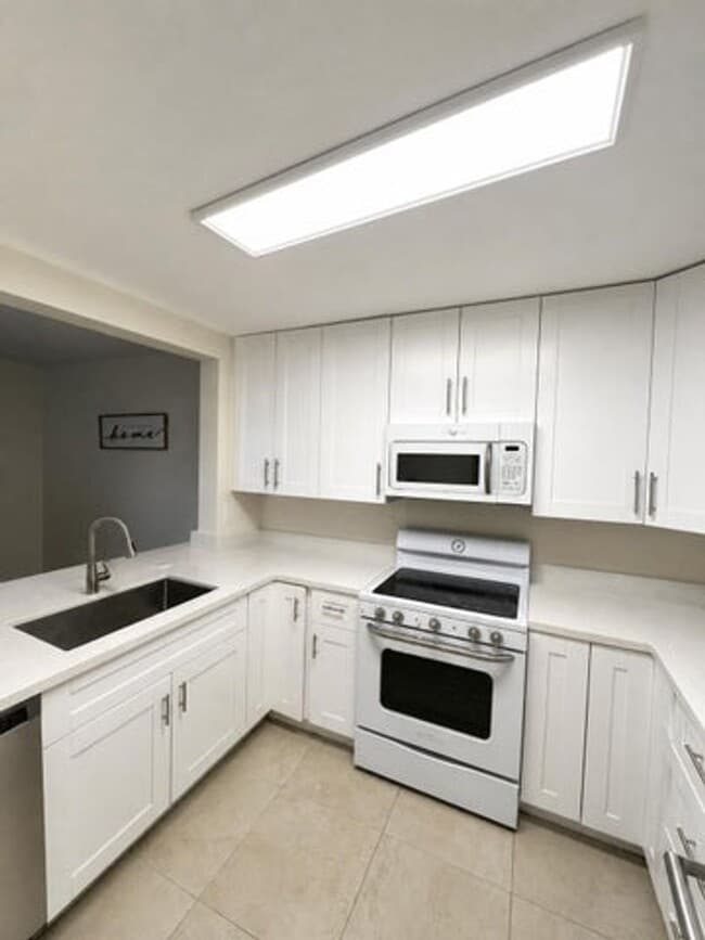Building Photo - 7173 Orange Dr