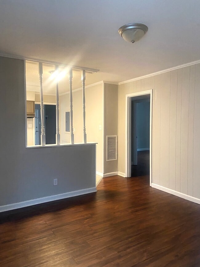 Foto del edificio - 921 Garywood Pl