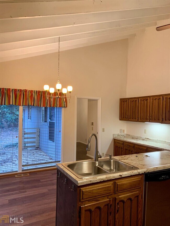 Building Photo - 6760 Tell Rd