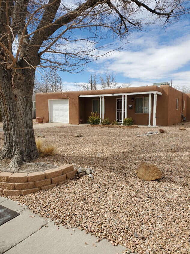 Foto principal - 709 La Veta Dr NE
