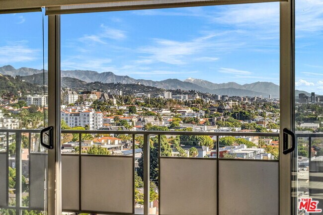 Building Photo - 1155 N La Cienega Blvd