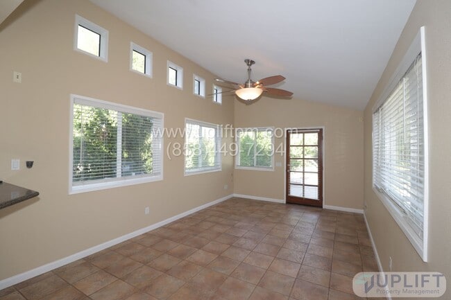 Foto del edificio - 3 bedroom 2.5 bathroom home in Ramona Coun...