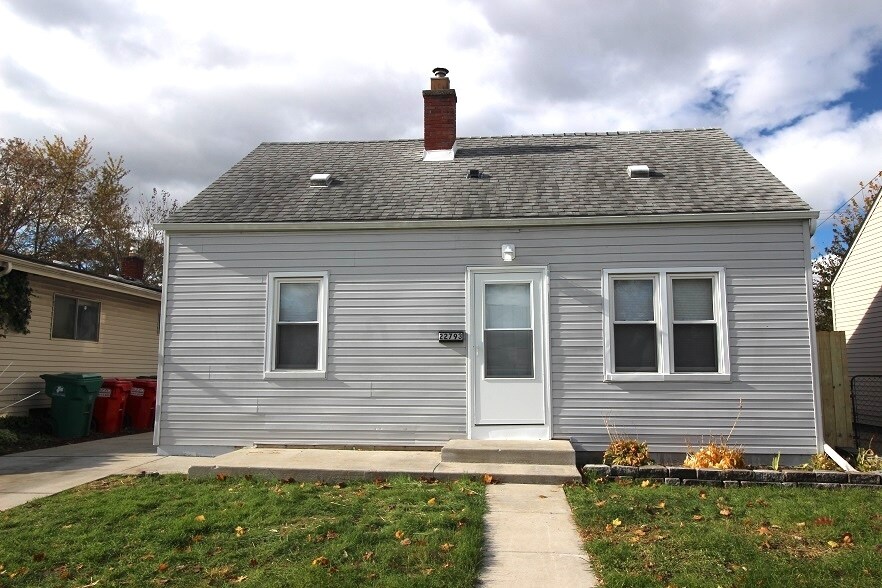 Foto principal - 22793 Piper Ave
