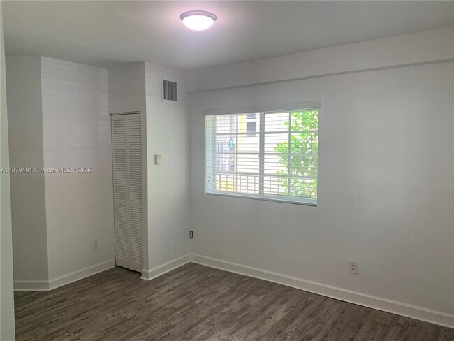 Foto del edificio - 1218 Salzedo St