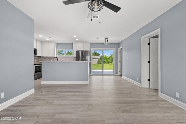 Building Photo - 162 N Anita Dr