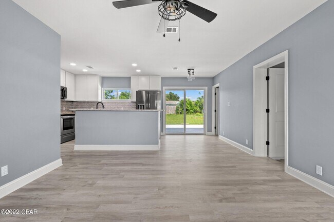 Foto del edificio - 162 N Anita Dr