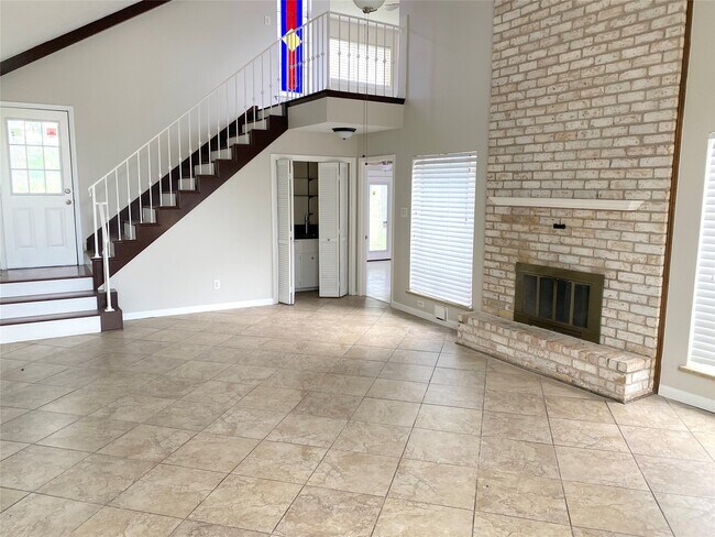 Foto del edificio - 14934 Elmont Dr