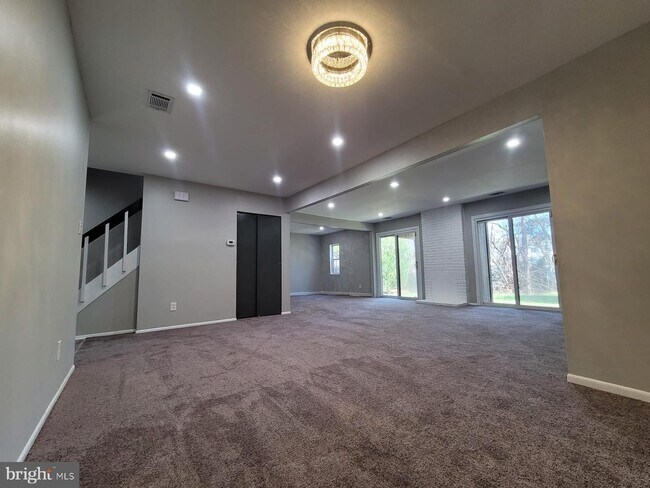 Building Photo - 207 Bromley Estate