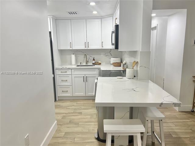 Building Photo - 8609 SW 68th Ct