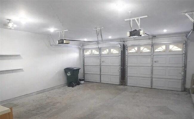 Building Photo - 3668 Castano Dr