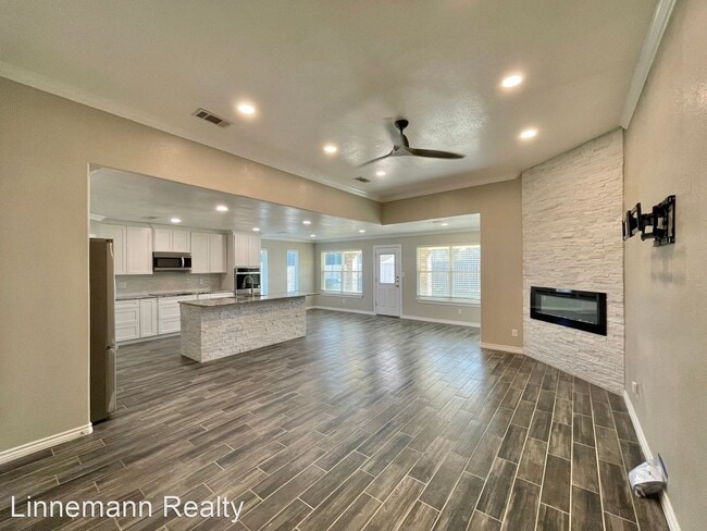 Building Photo - 4 br, 2.5 bath House - 3600 Tatonka Drive