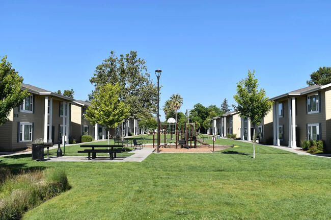 Building Photo - Greenway Village Apartments