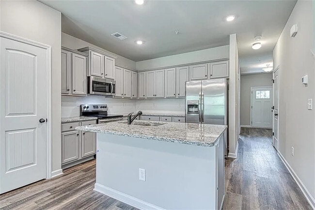 Foto del edificio - Room in Townhome on Bayrose Cir