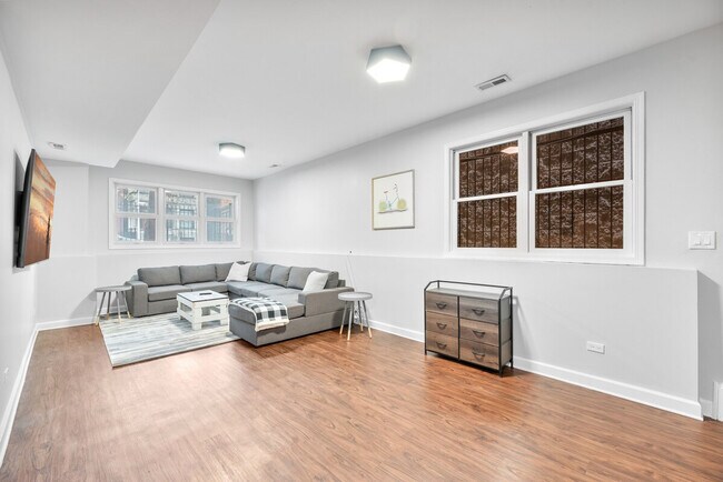 Foto del edificio - 1044 N California Ave