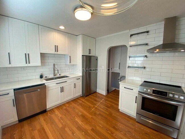 Foto del edificio - 8008 Roosevelt Way NE