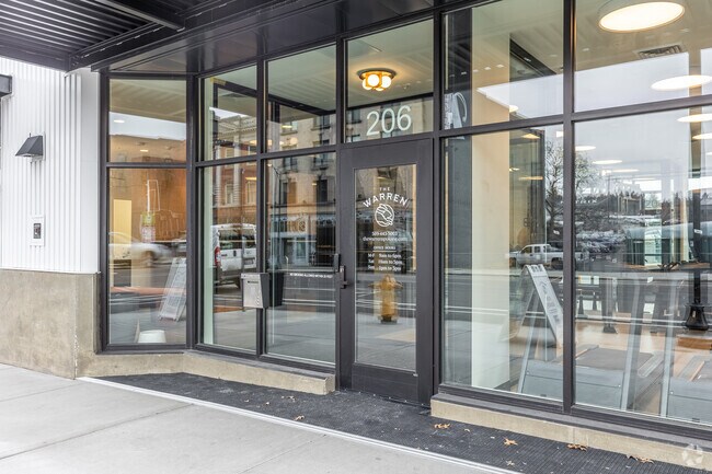 Entrada - The Warren Apartments