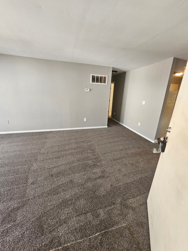 Building Photo - 5710 Coach Dr W