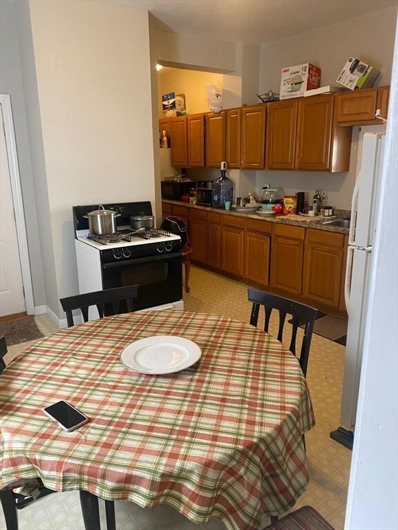 Foto del edificio - 232 Pleasant St