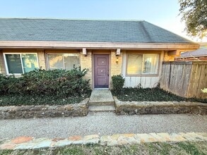 Building Photo - 2613 Amherst Ct