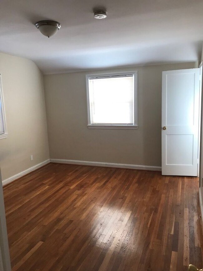 Foto del edificio - Gorgeous Cheverly Colonial With a Finished  Basement! 3 Beds and 1.5 Baths!