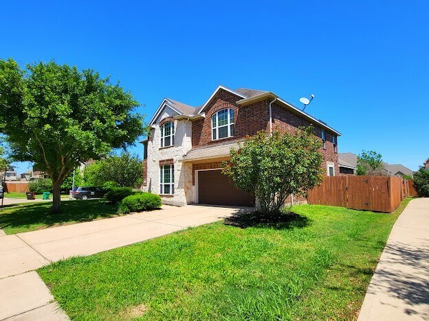 Foto del edificio - 10007 Shire Green Ln