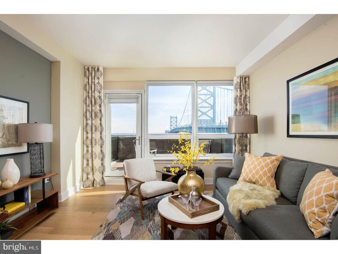 234250 N Christopher Columbus Blvd, Philadelphia, PA 19106 Room for