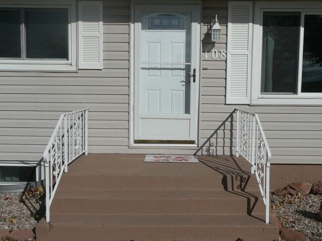 Building Photo - 108 J W Ct
