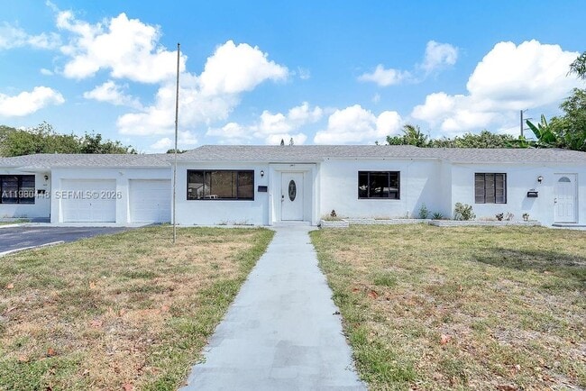 Building Photo - 2417 Pierce St