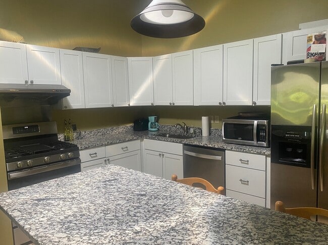 Building Photo - 9720 Cimarron Cir