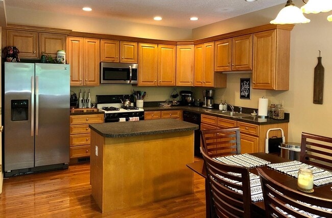 Kitchen - 18 Cobblestone Ct